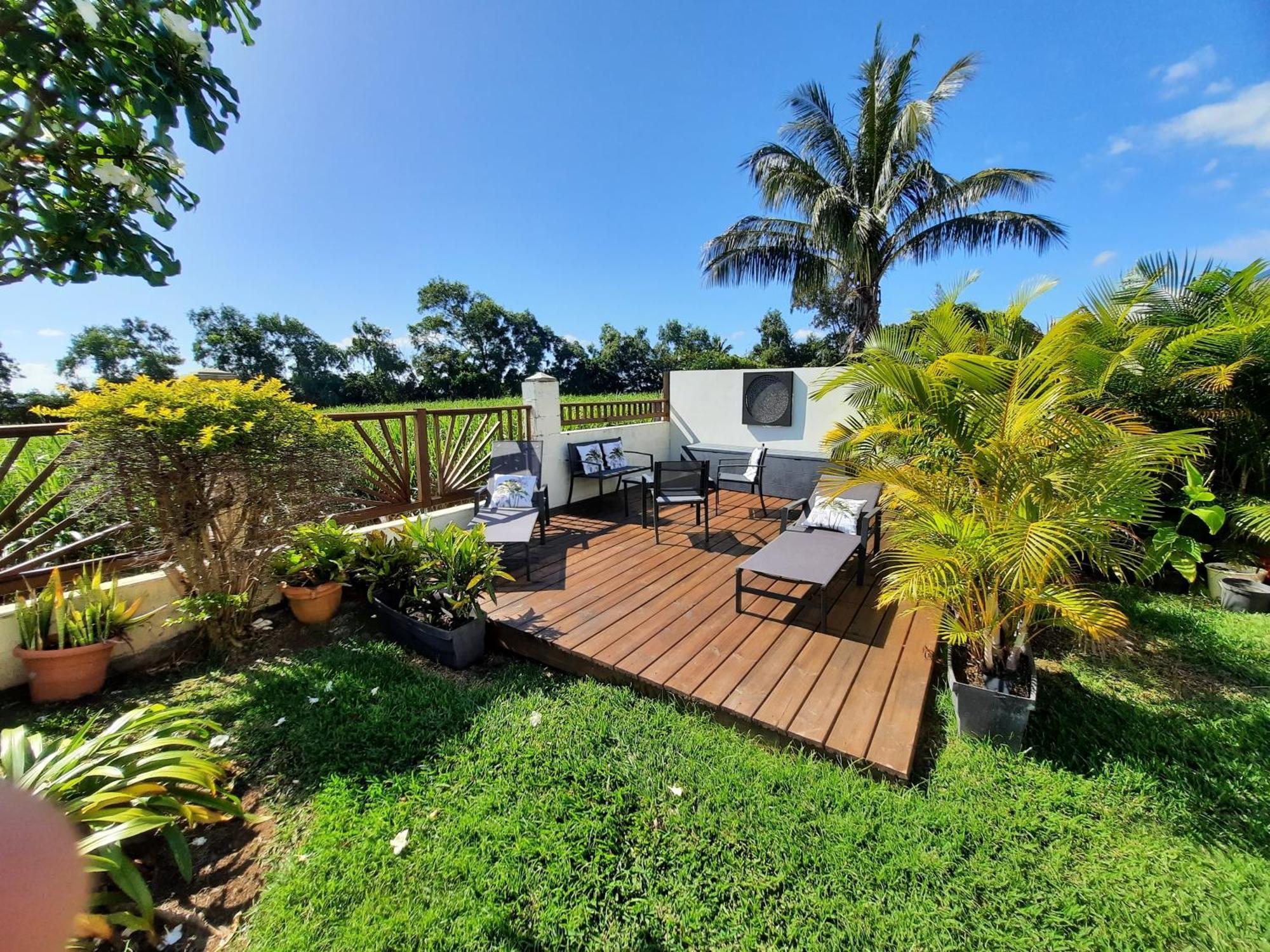 Joli Appartement, Piscine, Jacuzzi Sainte-Suzanne Екстер'єр фото
