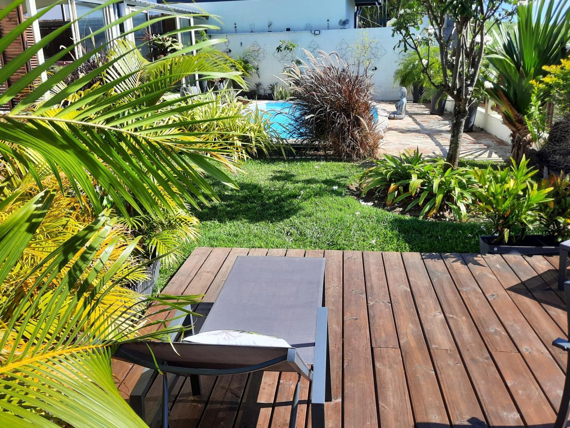 Joli Appartement, Piscine, Jacuzzi Sainte-Suzanne Екстер'єр фото